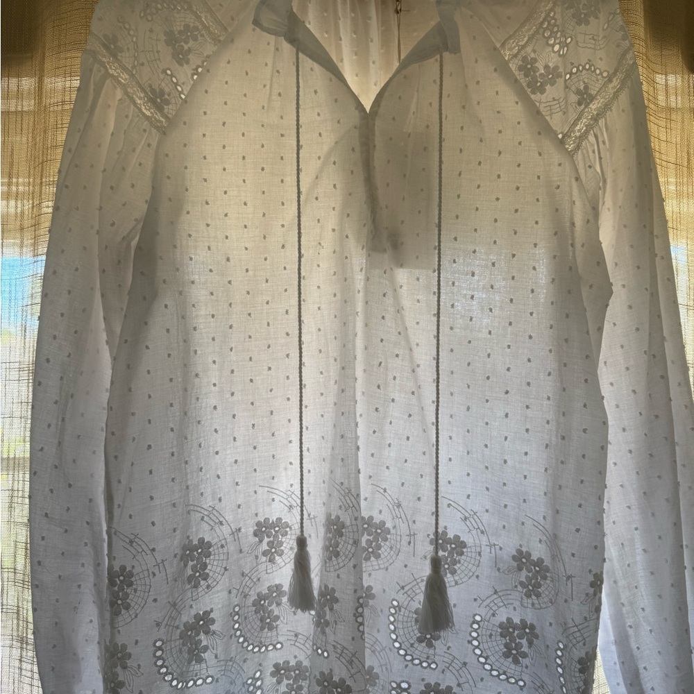 Kasia Elegant White Lace Blouse - Picture 4 of 5